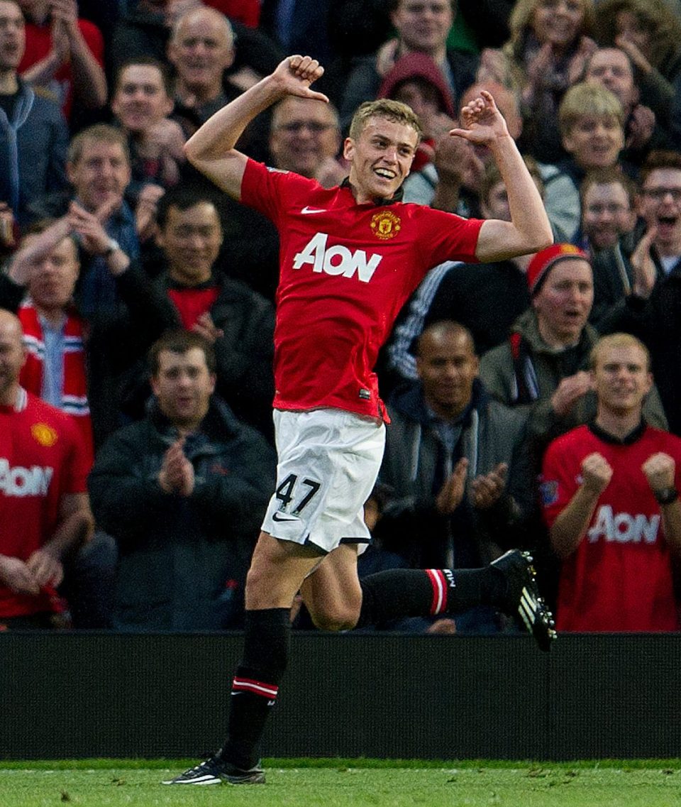  詹姆斯迎来七赛季高光表现，曼联球迷沸腾！